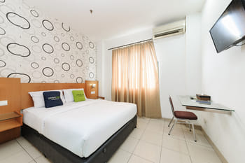 Urbanview Hotel Cosmo Jambi