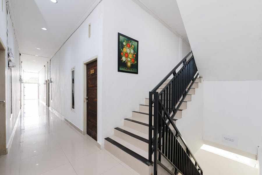 RedDoorz @ Qaireen Living Jambi