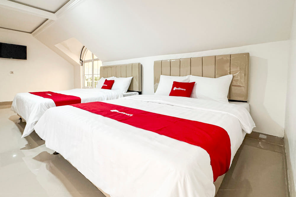 RedDoorz Family Room