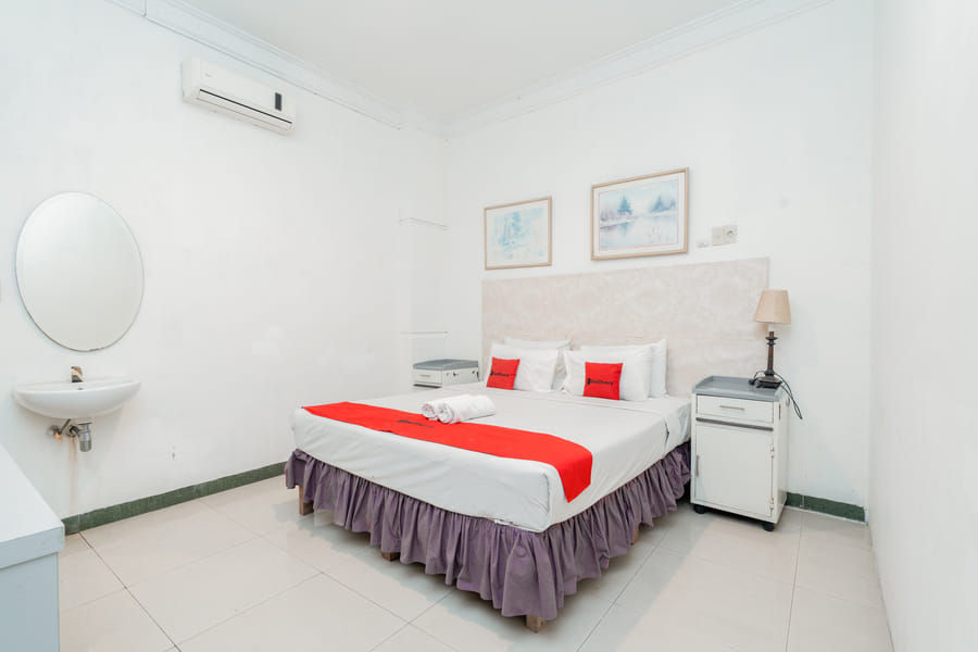 RedDoorz near Focal Point Medan