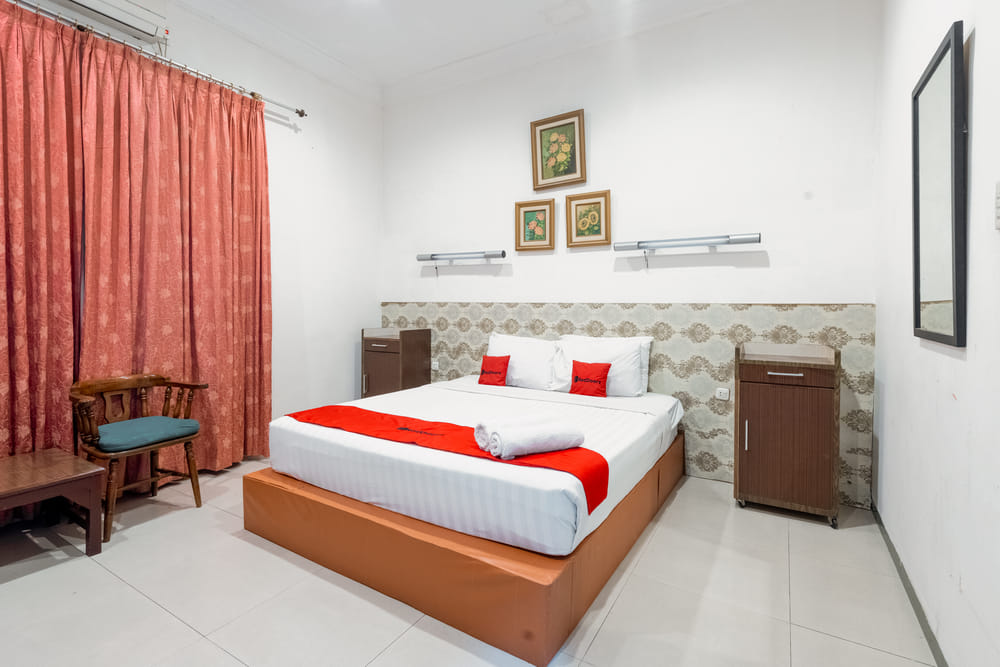 RedDoorz Deluxe Room