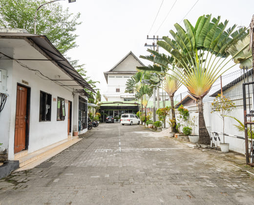 RedDoorz near Focal Point Medan