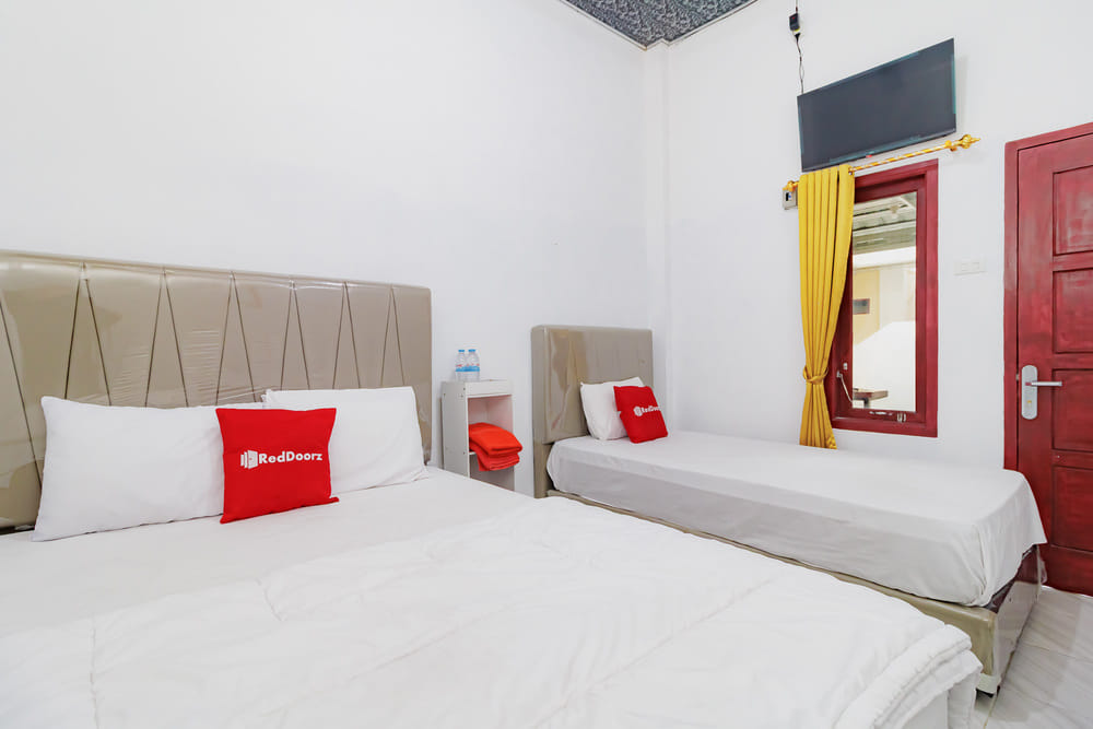 RedDoorz Family Room