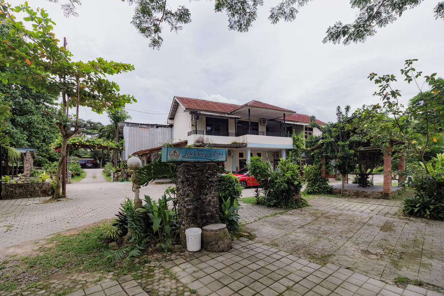 RedDoorz Plus @ Ladang Asri Homestay Lampung