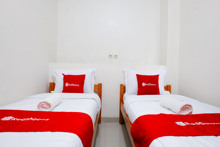 RedDoorz @ Double A Guesthouse UMY