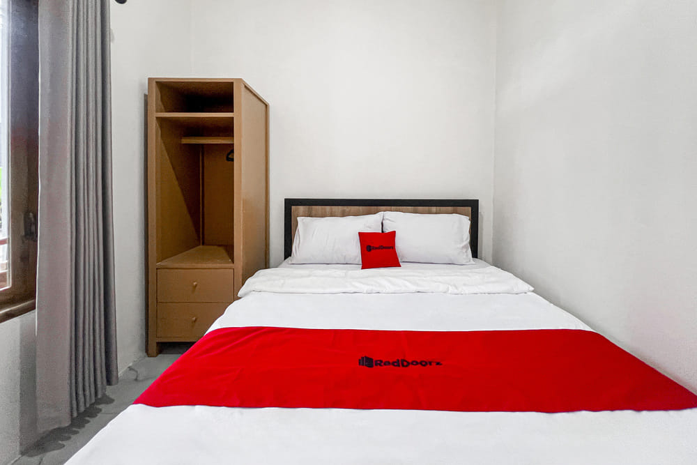 RedDoorz Room