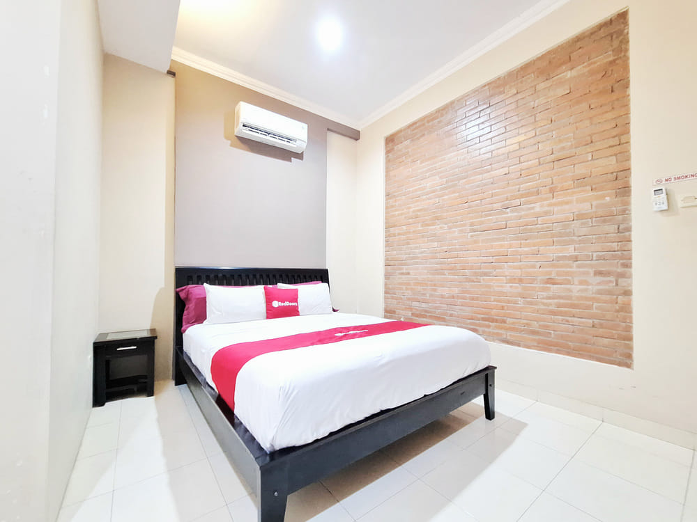 RedDoorz Deluxe with Balcony