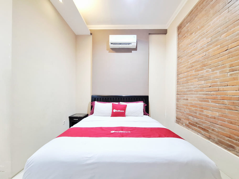 RedDoorz Double Room with Shared Bathroom
