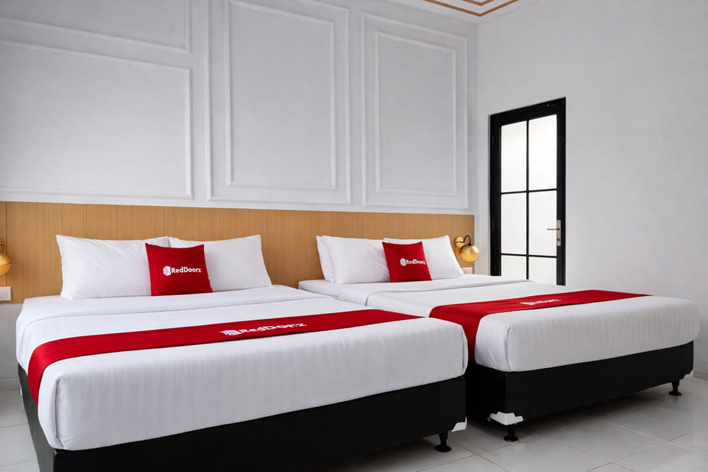 RedDoorz Deluxe Family Room