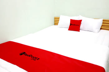 RedDoorz @ Vera Guesthouse Alun Alun Kutoarjo