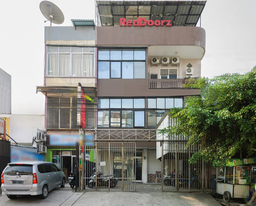 RedDoorz near Seasons City Mall