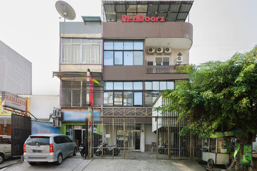 RedDoorz near Seasons City Mall