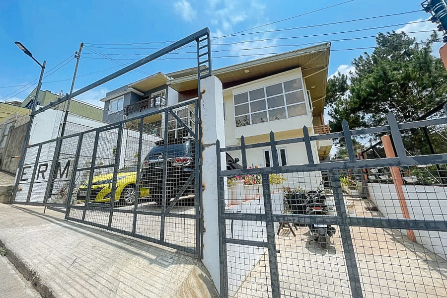 RedDoorz @ E Moreno Boarding and Transient House