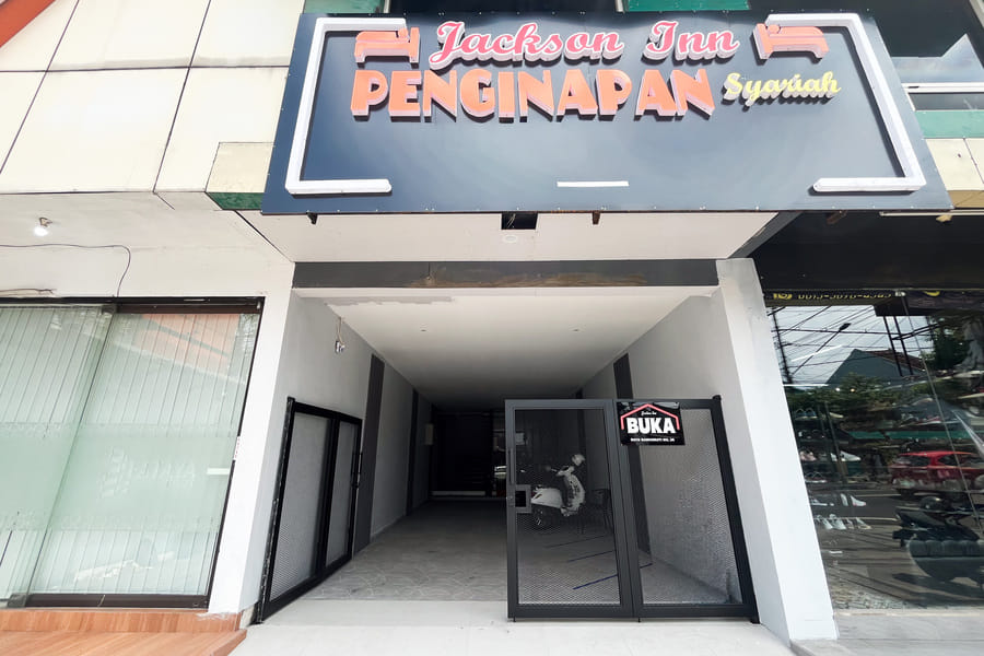 Urbanview Hotel Jackson Living near Stasiun Malang