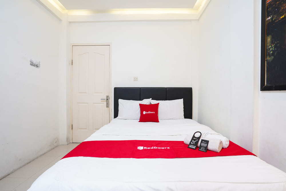 RedDoorz Deluxe Room