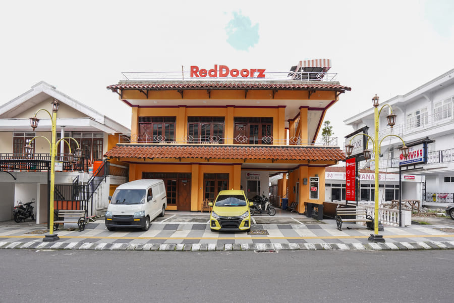 RedDoorz near Sarangan Lake