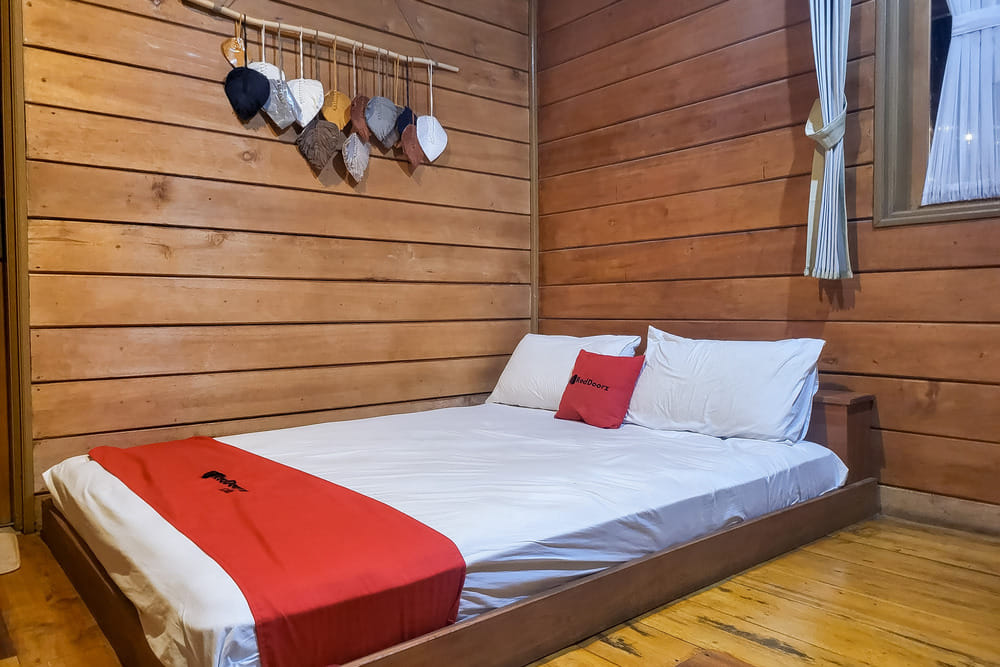 RedDoorz Deluxe Room
