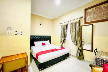 RedDoorz @ Hotel Dieng Berastagi