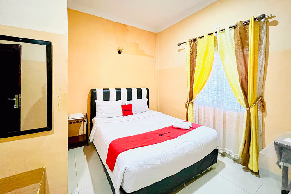 RedDoorz Room