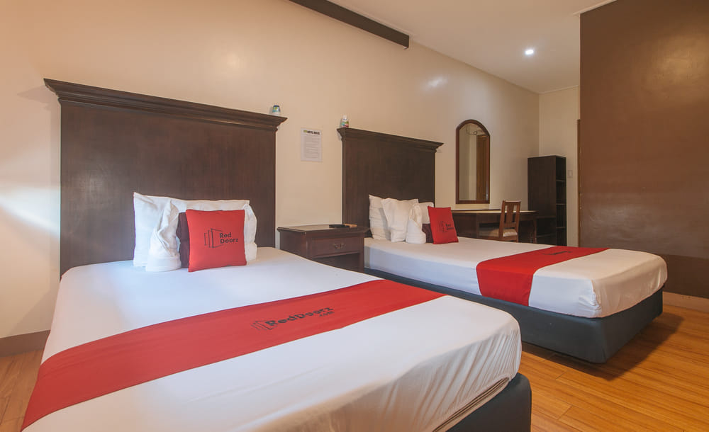 RedDoorz Deluxe Room