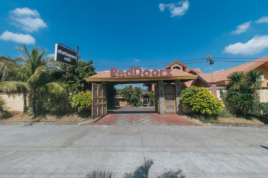 RedDoorz Plus @ Starhomes Olivianville 