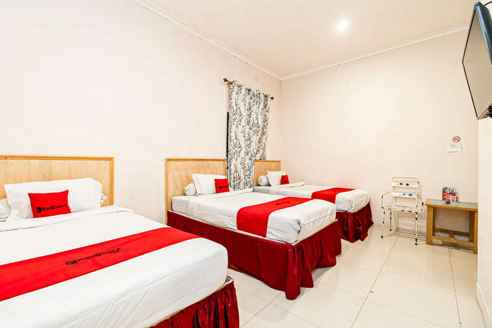 RedDoorz Triple Room