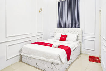 RedDoorz @ Villa Rose Brebes