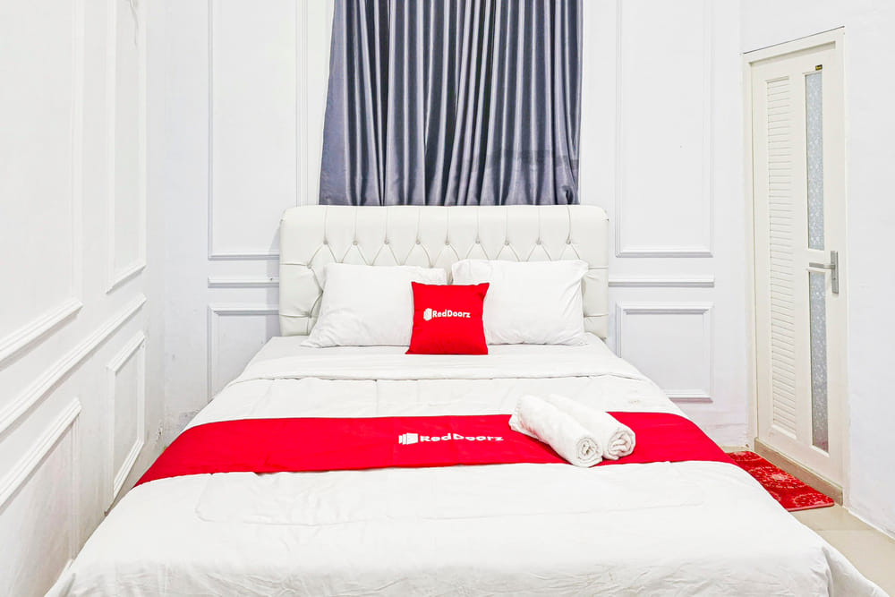 RedDoorz Deluxe Room