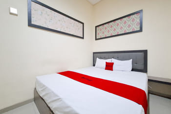 RedDoorz @ Hotel Galaksi Ponorogo