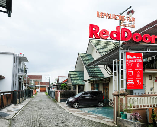 RedDoorz Syariah near Terminal Mendolo Wonosobo 2