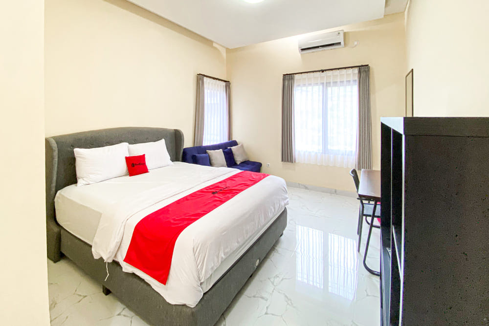 RedDoorz Deluxe Room