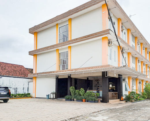 Urbanview Hotel Gracia Metro Lampung