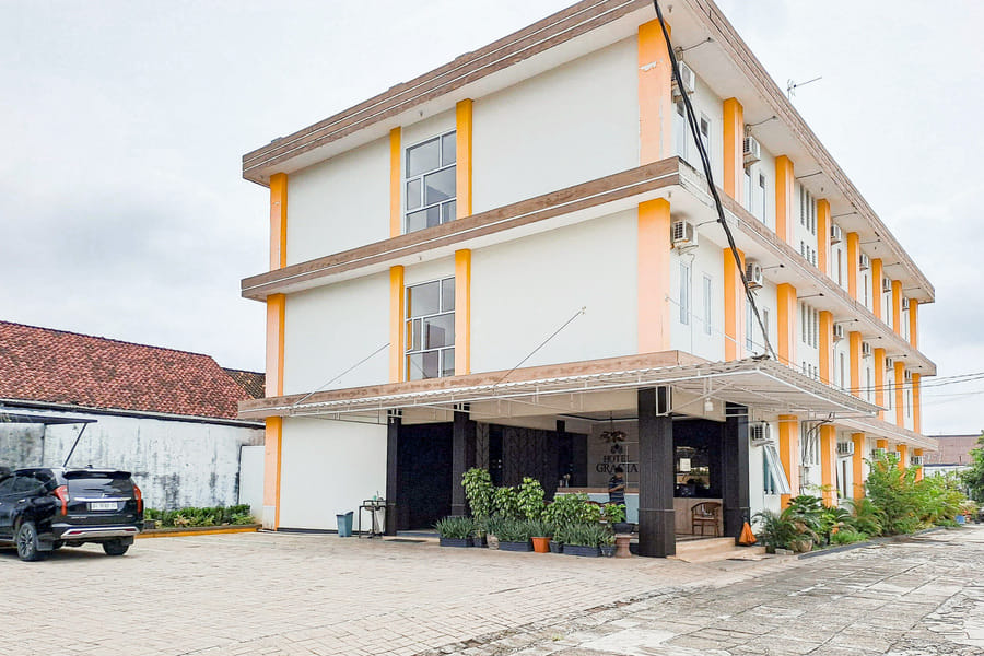 Urbanview Hotel Gracia Metro Lampung