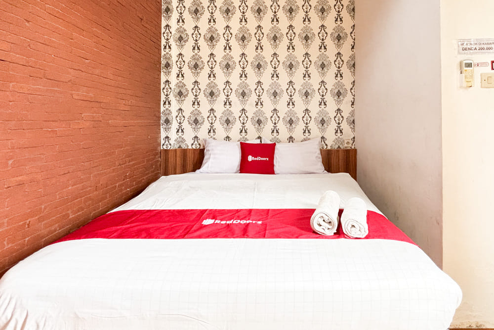 RedDoorz Superior Room