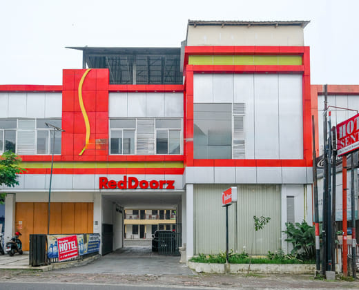 RedDoorz near Alun Alun Wonosobo