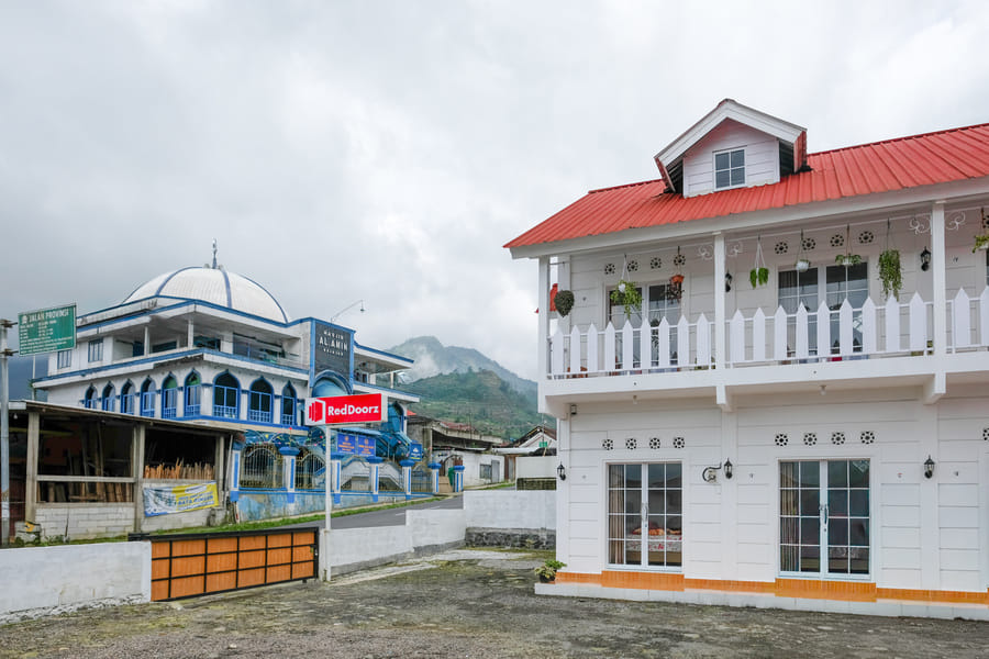 RedDoorz Syariah Bhumi Homestay Dieng near Telaga Menjeran