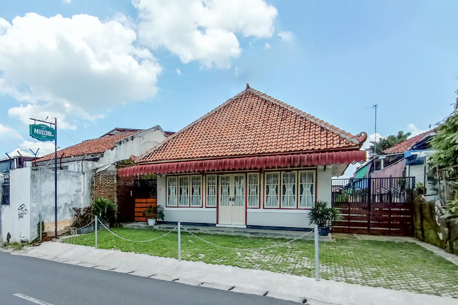 RedDoorz near Alun-Alun Purwokerto 3