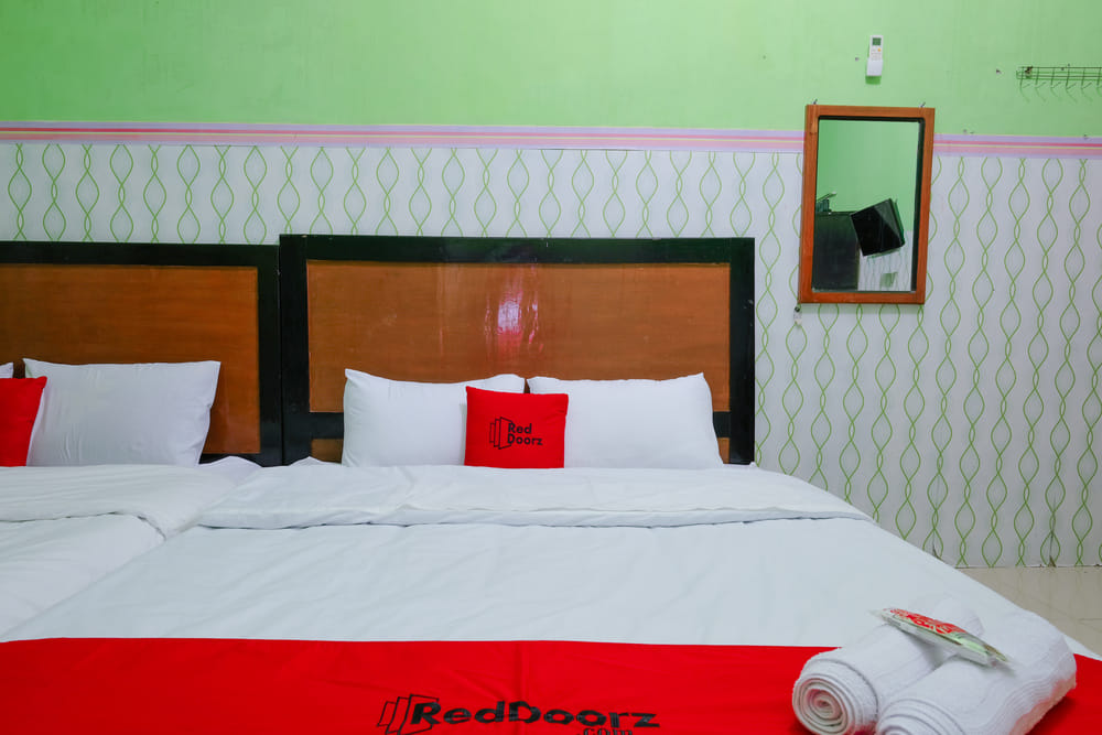 RedDoorz Triple Room