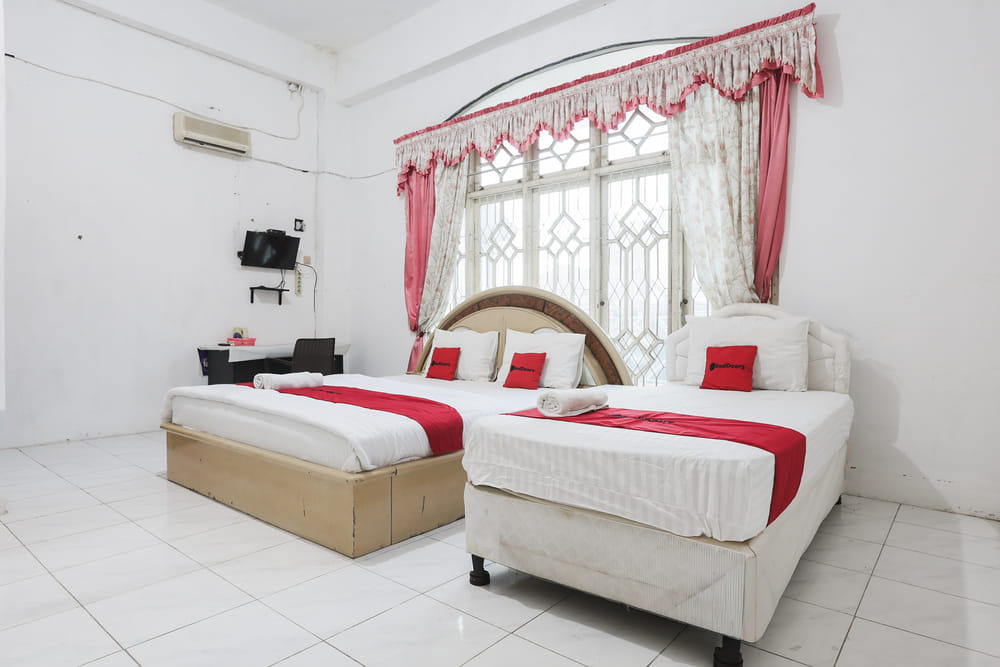 RedDoorz Family Room