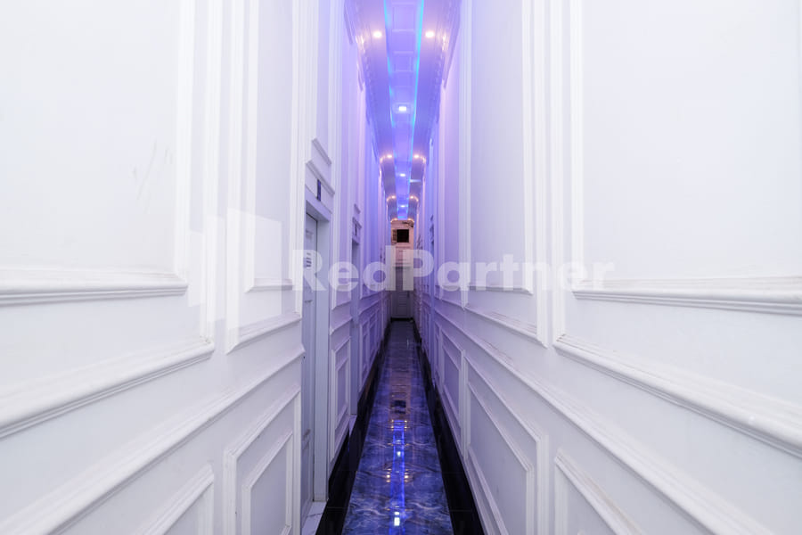 Kaku Maru Kostel Mitra RedDoorz