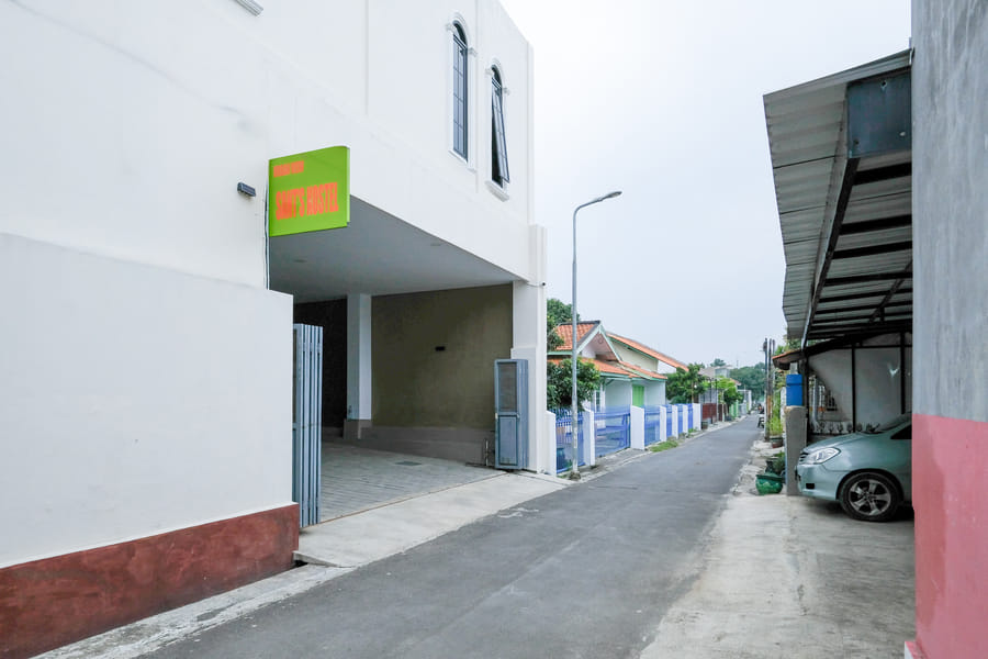 Urbanview SANT Hotel Syariah near Stasiun Tegal