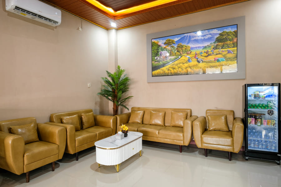 Urbanview SANT Hotel Syariah near Stasiun Tegal