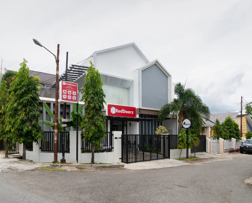 RedDoorz Syariah @ Jalan Andalas Padang