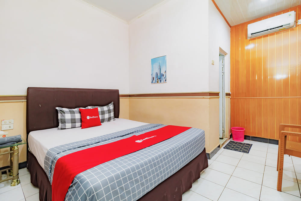 RedDoorz Room