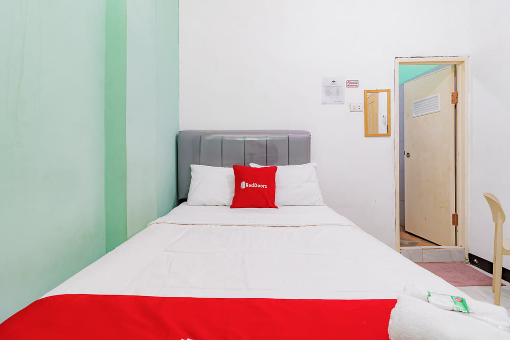 RedDoorz Room