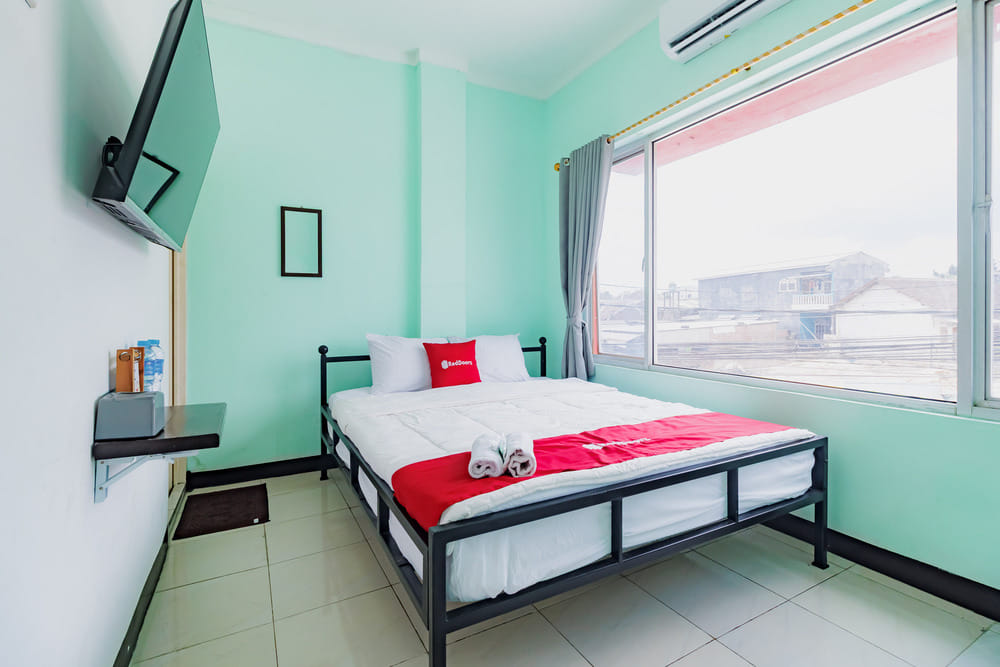 RedDoorz Deluxe Room