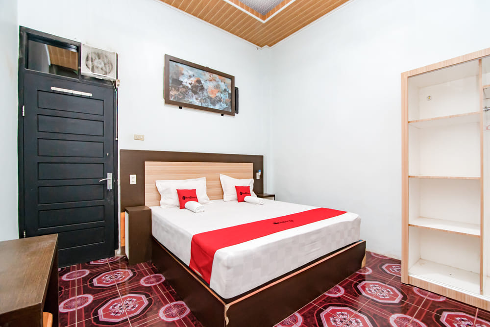 RedDoorz Deluxe Room