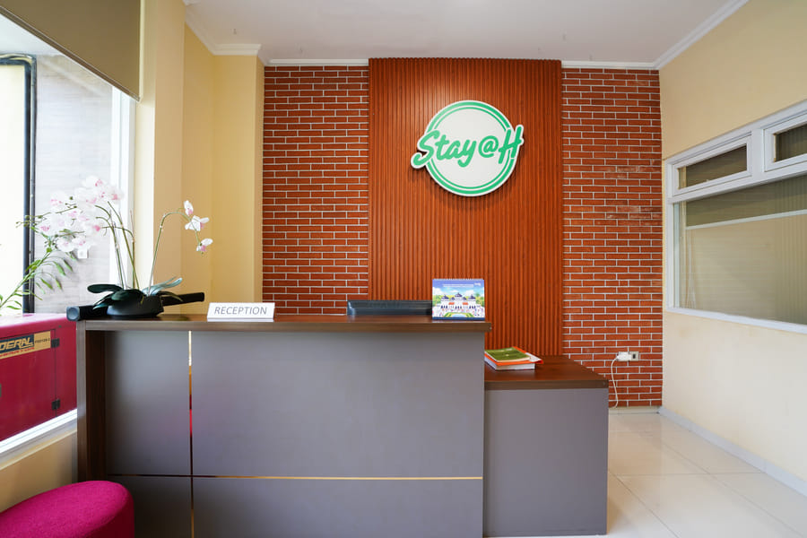 Urbanview Stay @H jakal