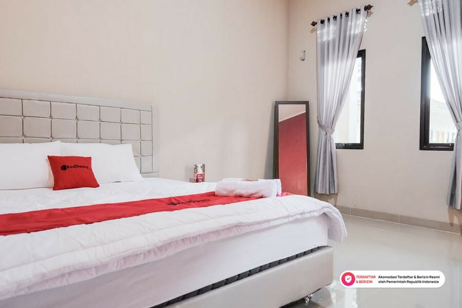 RedDoorz Syariah near Hajimena Lampung