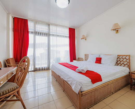 RedDoorz Plus near Tugu Mercusuar Anyer